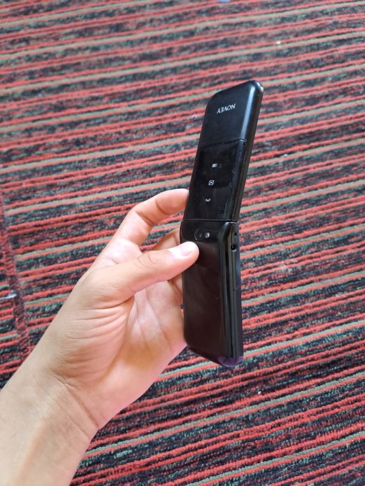 Novey telefoni chotki holatda