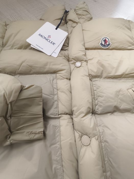 Уникално дамско яке Moncler в два цвята
