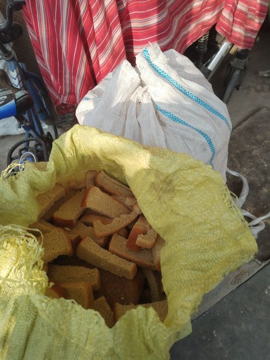 Non bor 3 ta qop sotilade qotgan non