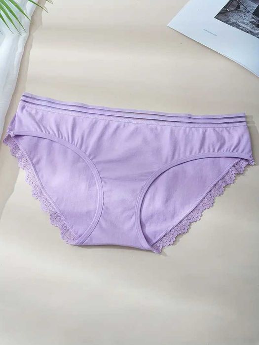 Дамски бикини с дантела