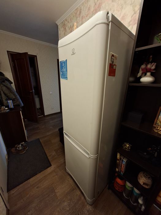 Холодильник indesit