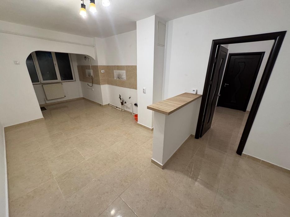Vand apartament cu 4 camere zona Obcini