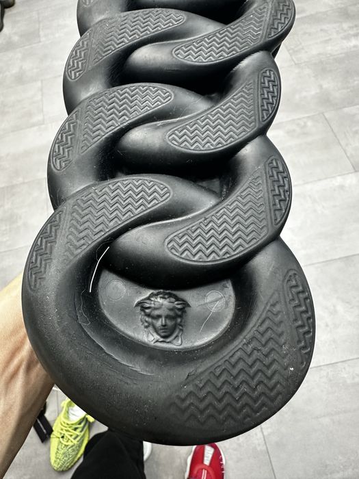 Versace chain reaction