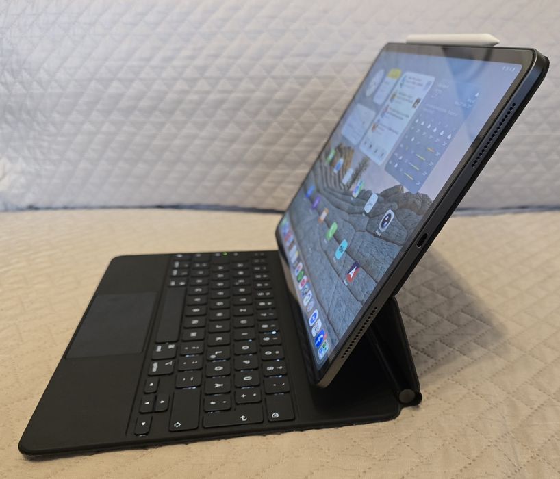 Ipad Pro 12.9  4-th(2020) 128 Gb Wi-Fi cu Magic Keybord + Husă + Pen