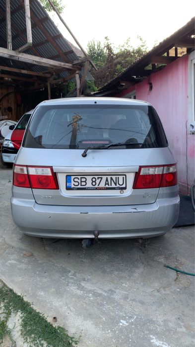 Vand sau schimb cu cross Kia carens  2.0 diesel 143cp