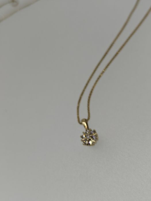 Lanț cu pandantiv aur 9k 1.88gr cu diamante naturale (r)