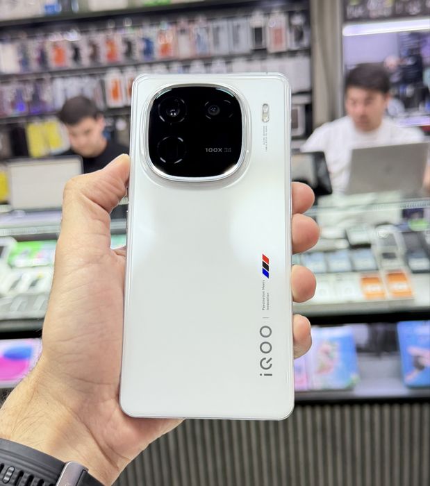 Iqoo 12 white 12/256 gb