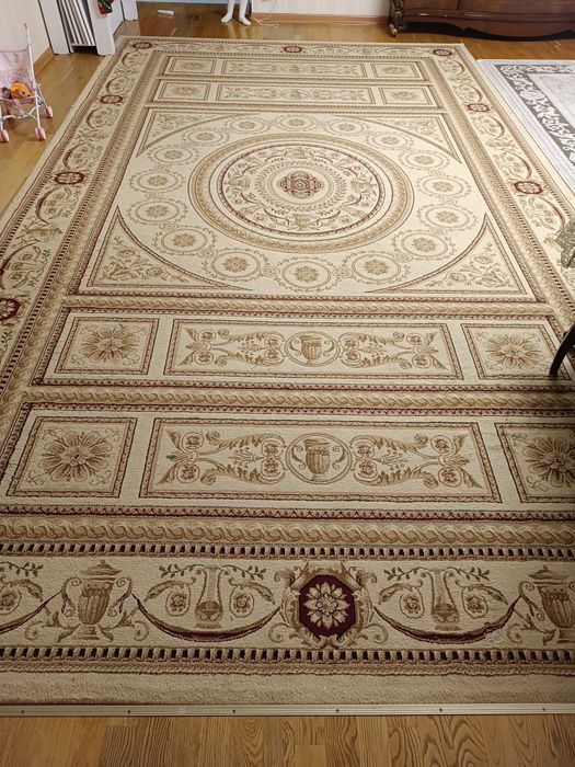 Ковёр бежевый б/у