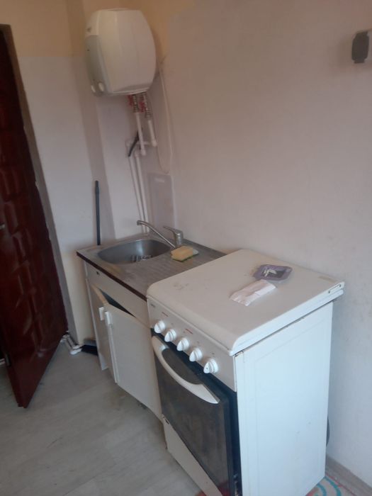 garsonieră  – aproape de centru, cu baie proprie. CM5