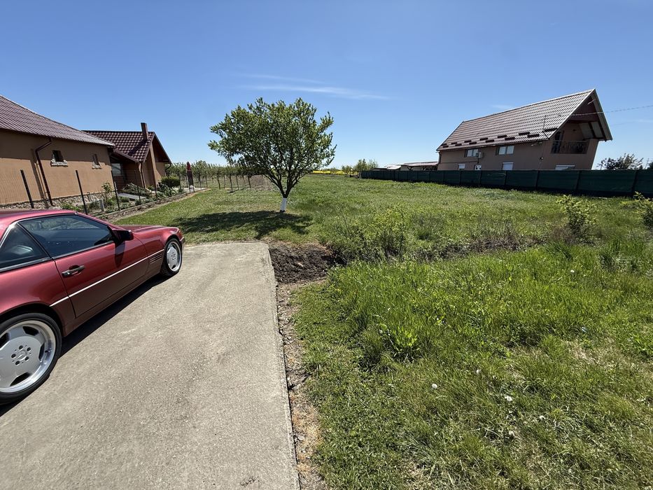 Ofer spre vânzare Teren intravilan 3.000 m2 ( 30 Arii ) în localitatea Vetis