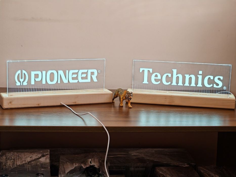 Pentru iubitorii și împătimiții muzicii Hi-Fi. Absolut superbe. Noi !