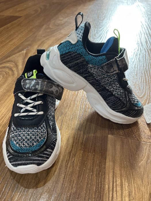 Продам кроссовки детские 32 размер