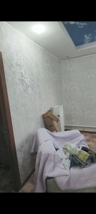 Клеем обой быстро и качественно.