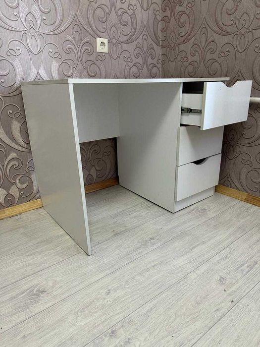 Срочно Стол письменный продам.