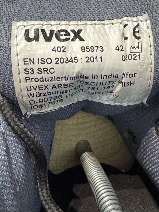 Мъжки обувки с метално бомбе UVEX