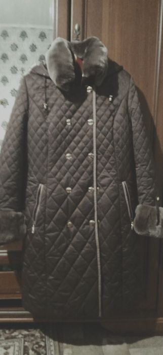 Продам женские пуховики