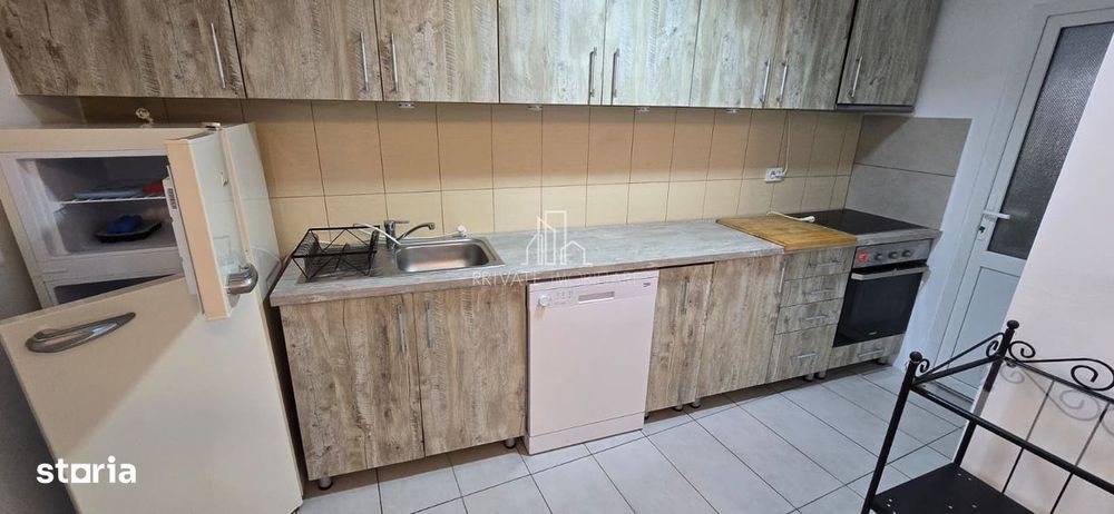 Apartament 3 Camere De Inchiriat cu Parcare, Zona 7 Noiembrie
