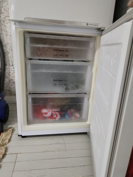 Холодильник б/у,в отличном состоянии