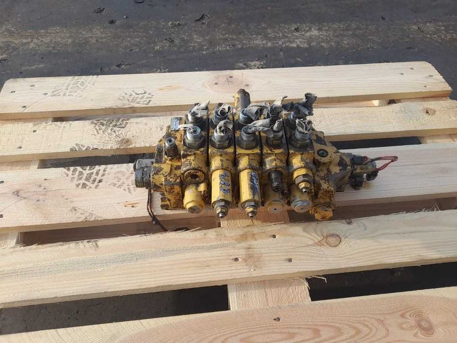 Distribuitor hidraulic Caterpillar 180-8603 buldoexcavator Caterpillar 428D