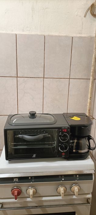 Cuptor 3 in 1,,,Nou,de 2000w,Super, pentru mic dejun.