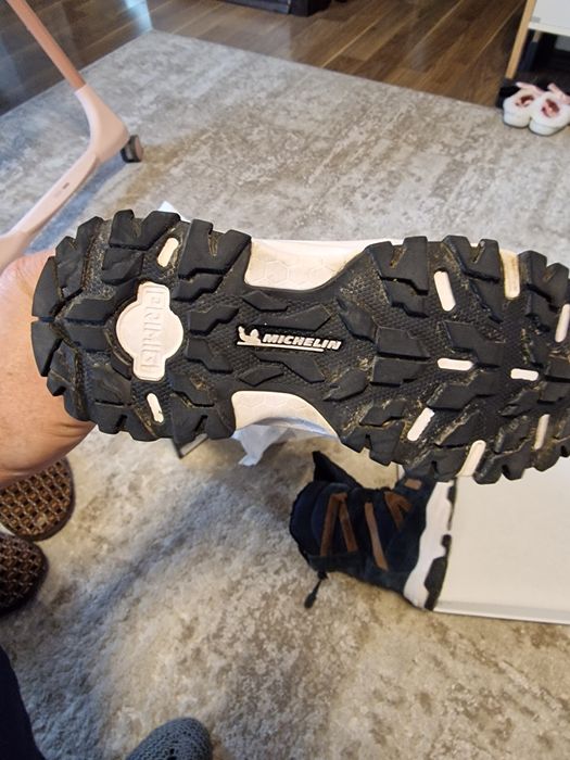 Като нови носени са 3 пъте   .PMG -апрески (ботушки ) с подметка на Mи