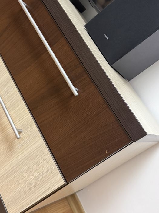 Vând mobilă living – set complet (comoda TV + corpuri suspendate)