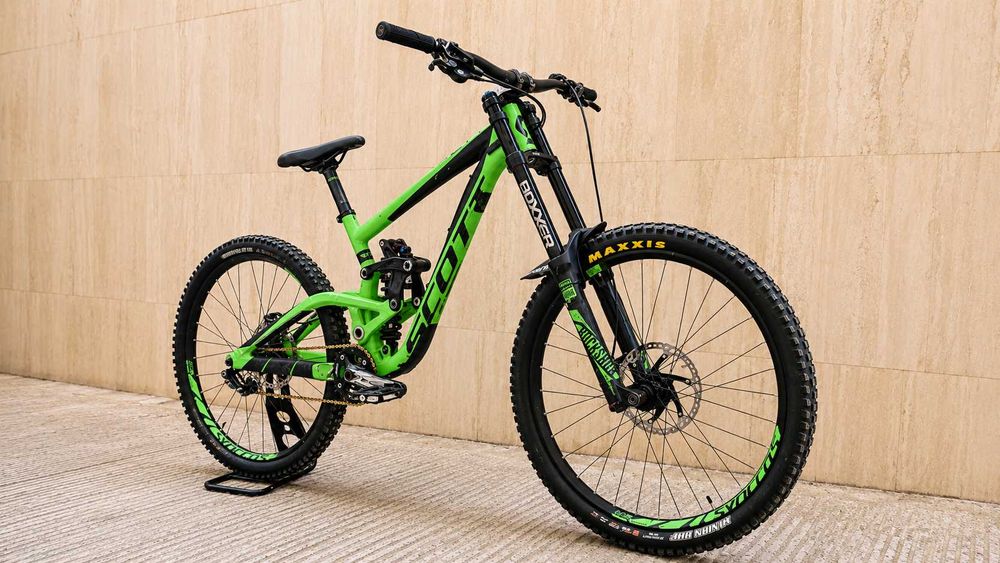 Scott Gambler 730 DH, Boxxer World Cup, RockShox Vivid RC2, Shimano Zee