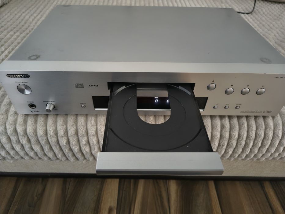 Vind cd player Onkyo C 7030