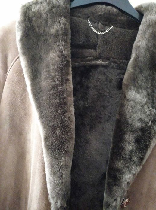 Cojoc din blană  naturală  de oaie, elegant .