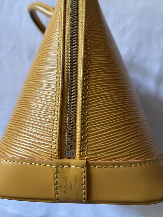 Geanta Alma Medium Louis Vuitton piele EPI