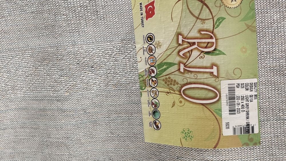 Продам ковер размер 2.5 на 4светлый тон с сероватый