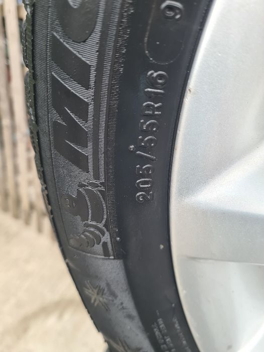 Jante aluminiu bmw 2 cauciucuri de vară bune,2 m+s uzate,205/55/16