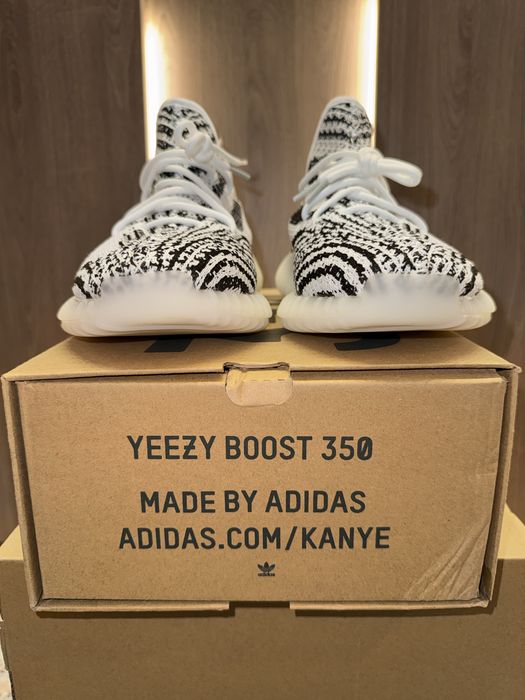 Yeezy 350v2 Zebra