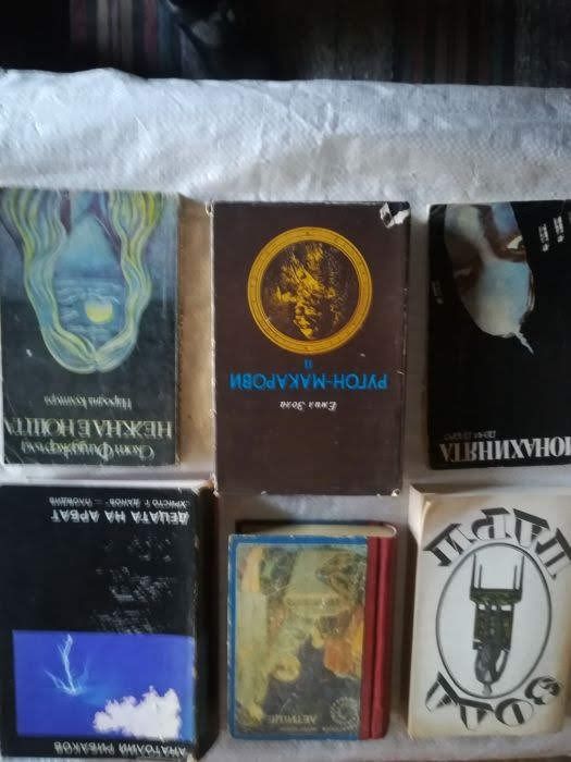 Продавам книги (бестселъри и художествена литература)