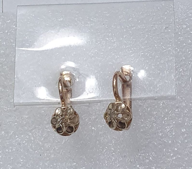 Сережки   бриллиантиком.