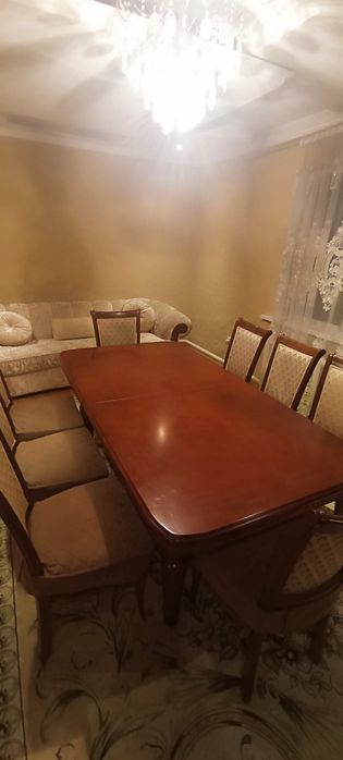 Продаю комплект стол,стулья,диван.