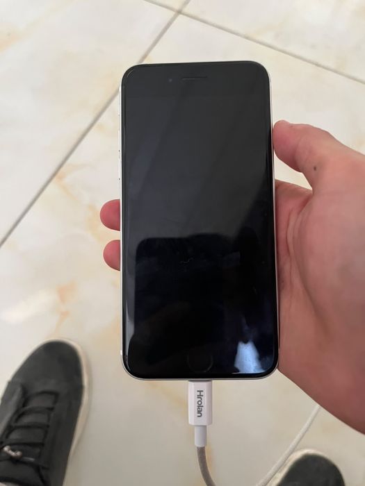 Iphone se Сатылады