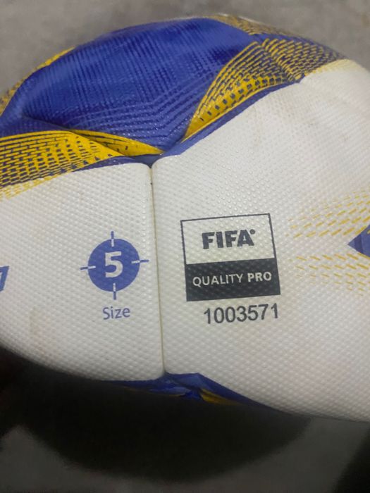 Продаётся мяч molten