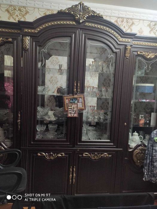 Стенка и комод в хорошим состоянии