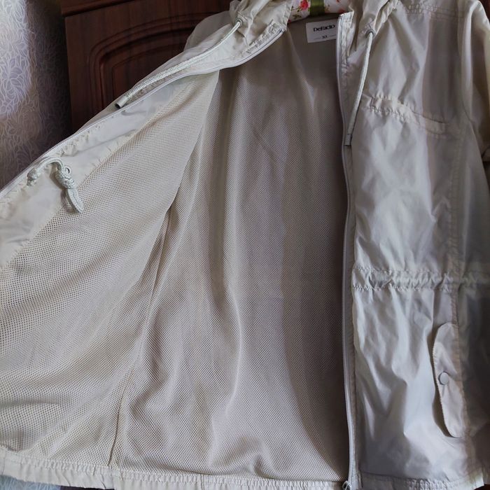 Продам ветровку 46-48р