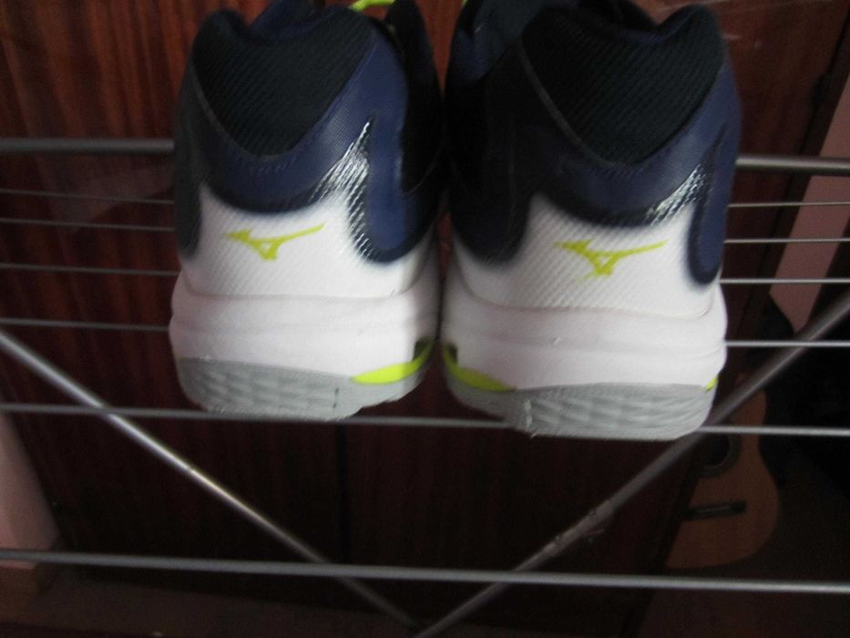 Pantofi volei Mizuno, model Wave Lightning, masura EUR-46 US-12 JP-30, stare foarte buna, fara vreun defect.