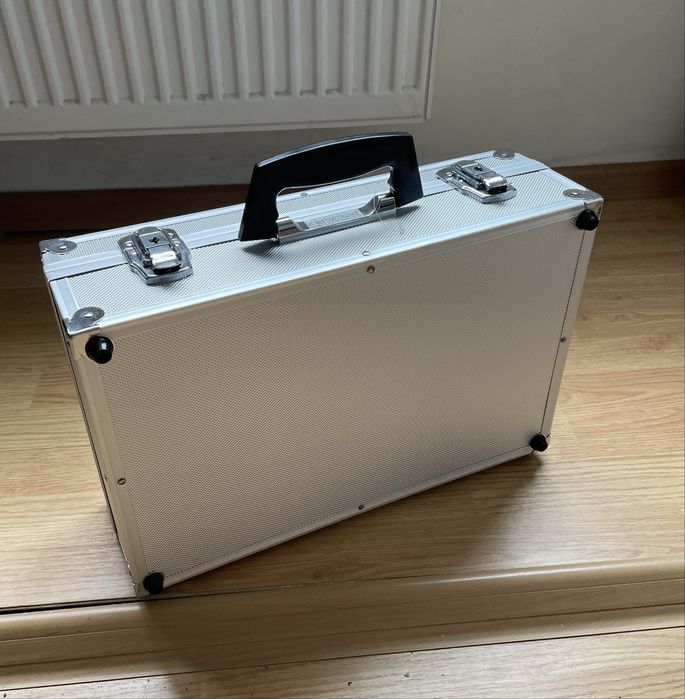 Geanta/servieta din aluminiu cu cheie argintie/silver