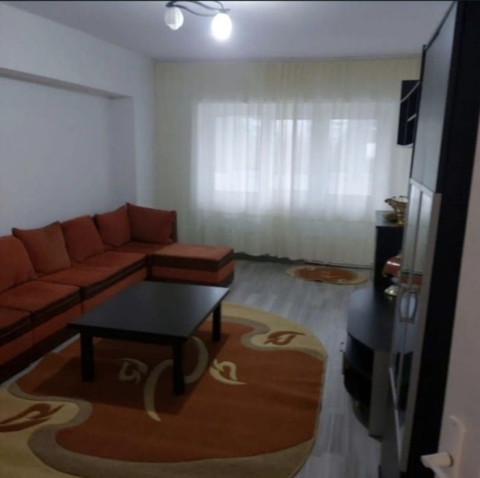 Închiriez apartament