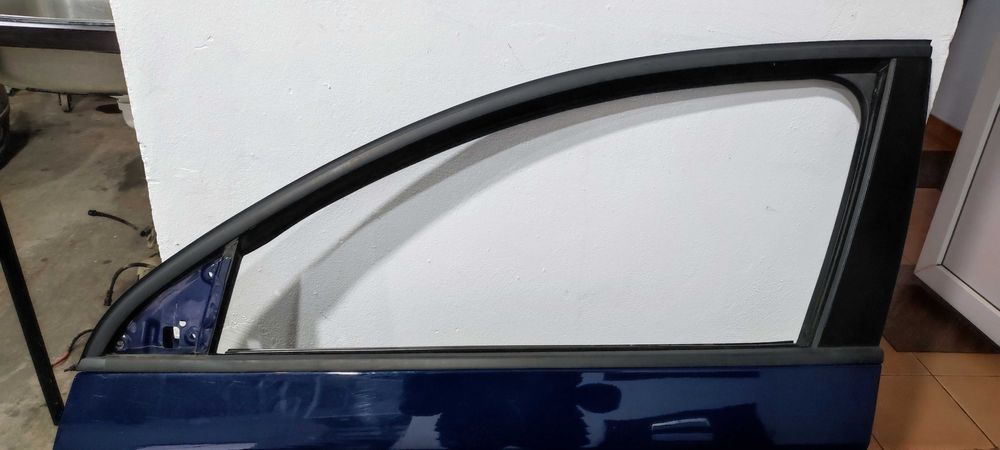 Usa stanga fata volkswagen vw passat B6 break an 2009 cod culoare LA6E