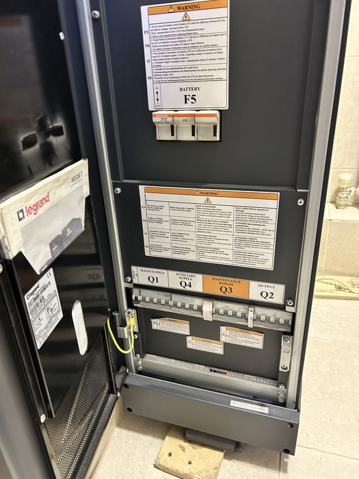Legrand стабилизатор