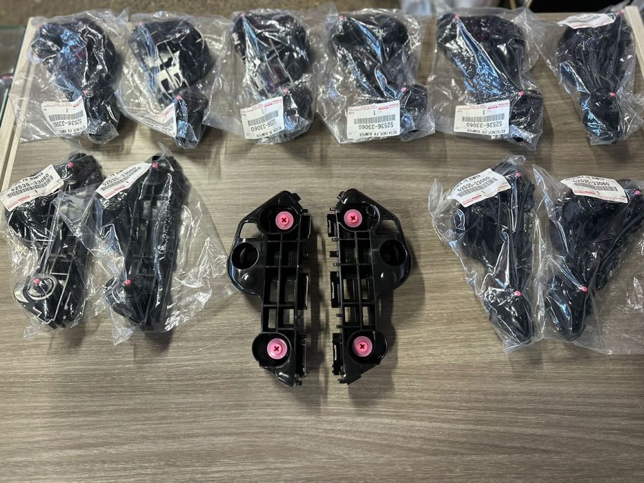 Крепление бампер Toyota Camry 70 orginal