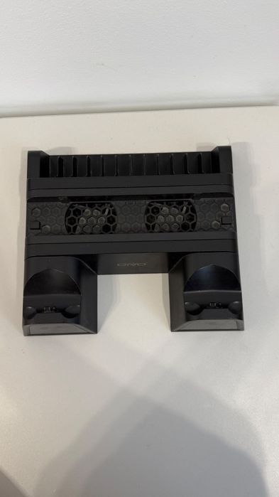 Stand Vertical OIVO PS4 - Răcire Consolă + Încărcător Dual Controllere