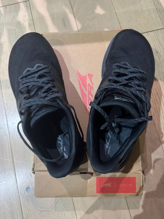 Altra Experience Flow (Triple Black)