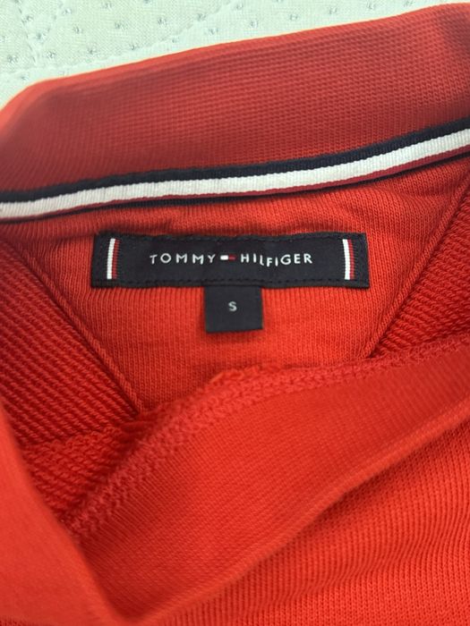 Толстовка от бренда Tommy hilfiger