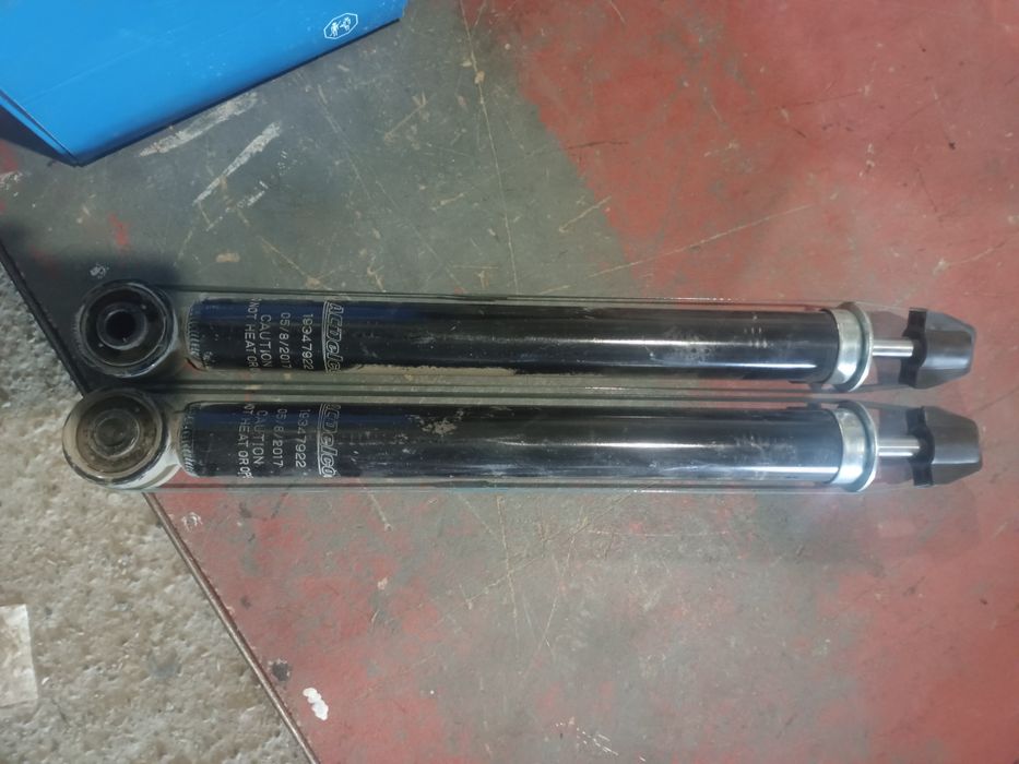 Продам б/у амортизаторы